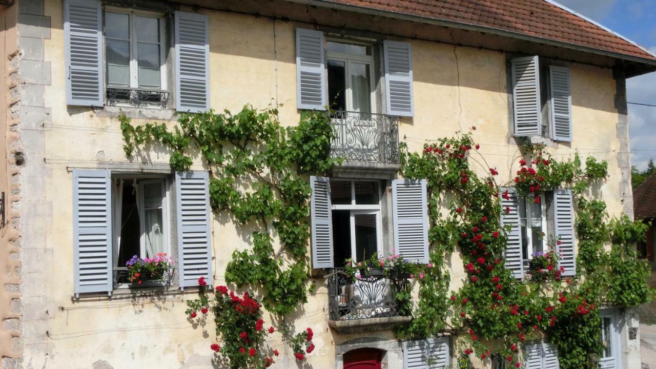 Maison Du Vigneron "Winzerhaus" Hotell Vuillafans Eksteriør bilde